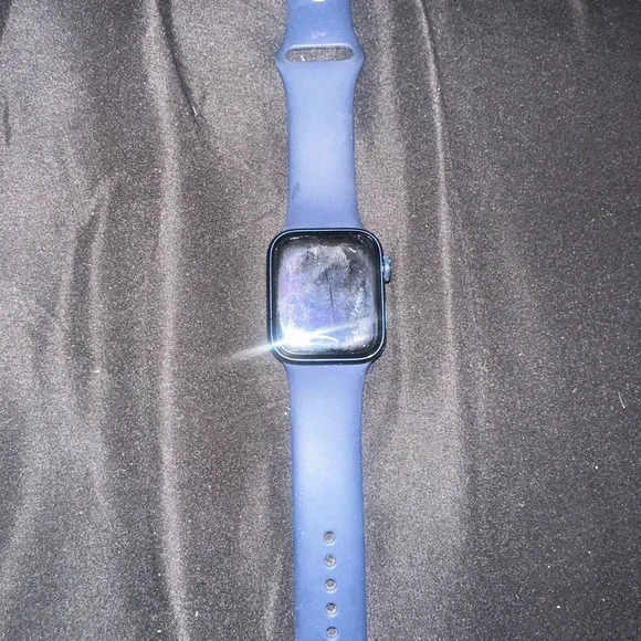 Apple watch series 6 40 MM - Picture 2 of 2